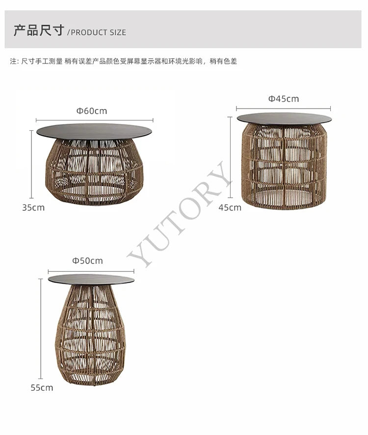 طاولة قهوة خارجية مستديرة من الروطان، زاوية شرفة، حافة حديقة، طاولة صغيرة